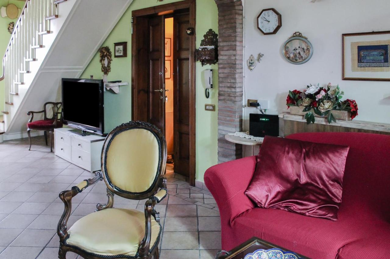 Comfy Near The Station With Balcony! Lucca